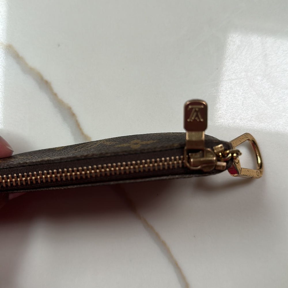Louis Vuitton Authentic Vintage Key and Card Holder - Picture 3 of 7